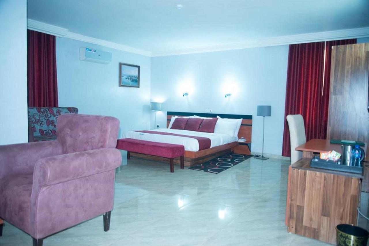 Dannic Hotels Enugu Exterior foto